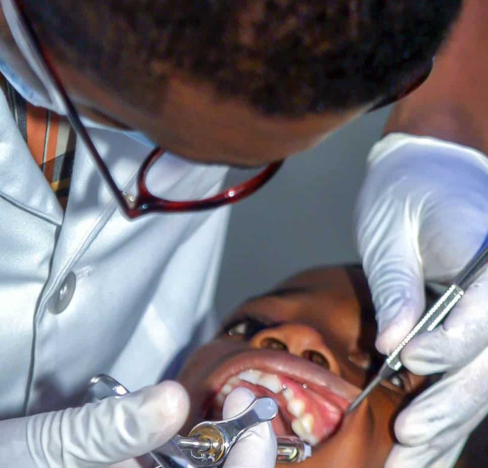 Fast and effective 1-hour teeth whitening service for instant results England